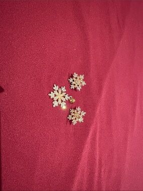 Gold Snowflake Crystal Stud Earrings - Elegant Women Jewelry
